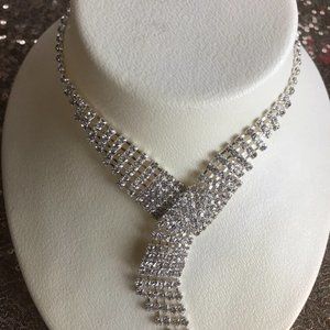 20 INCH RHINESTONE NECKLACE NWOT